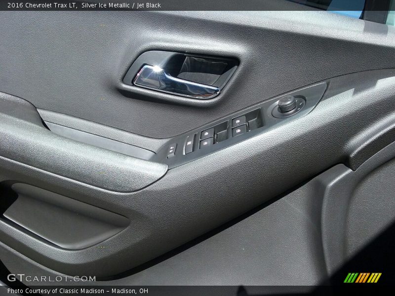 Silver Ice Metallic / Jet Black 2016 Chevrolet Trax LT