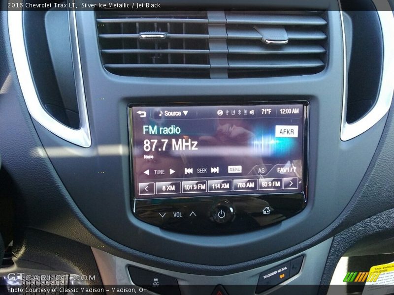 Silver Ice Metallic / Jet Black 2016 Chevrolet Trax LT