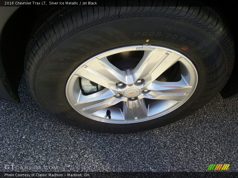 Silver Ice Metallic / Jet Black 2016 Chevrolet Trax LT