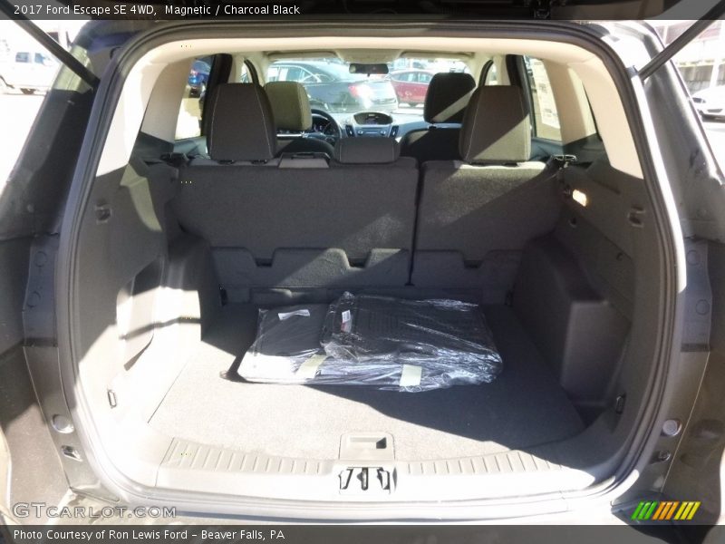 Magnetic / Charcoal Black 2017 Ford Escape SE 4WD