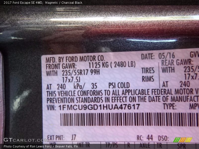 Magnetic / Charcoal Black 2017 Ford Escape SE 4WD