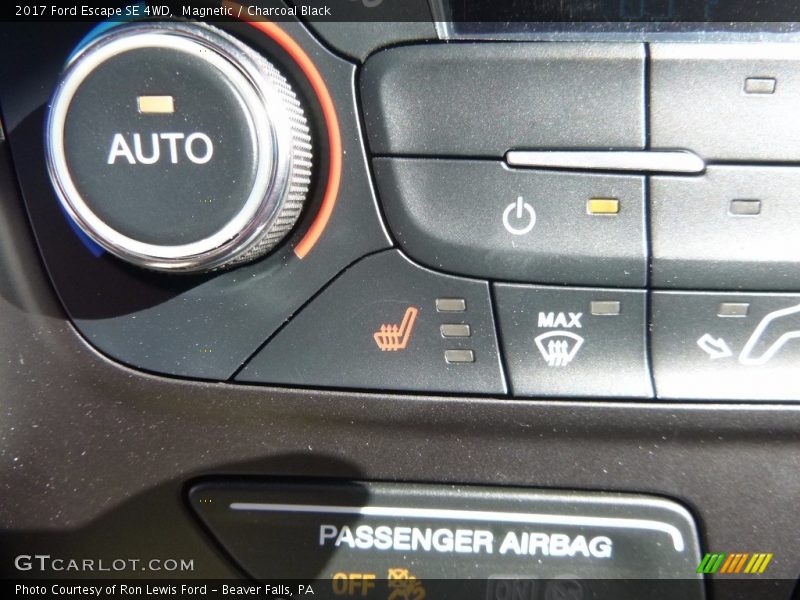 Magnetic / Charcoal Black 2017 Ford Escape SE 4WD