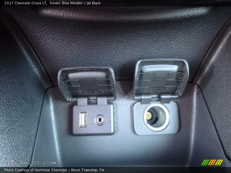 Kinetic Blue Metallic / Jet Black 2017 Chevrolet Cruze LT