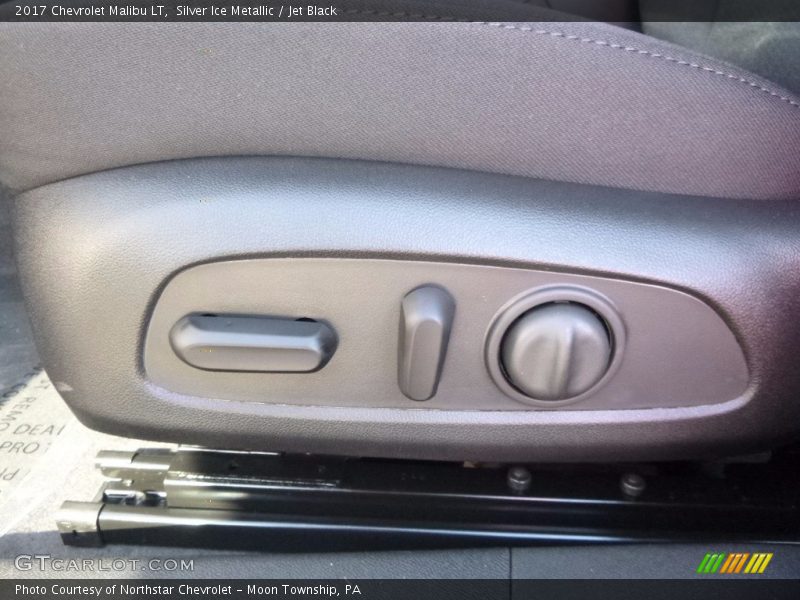 Silver Ice Metallic / Jet Black 2017 Chevrolet Malibu LT