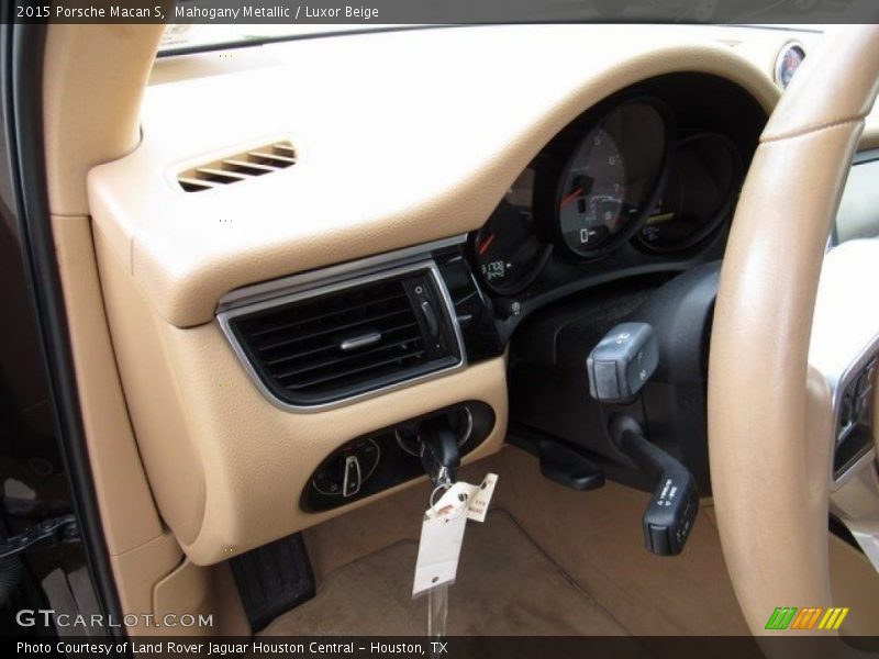 Mahogany Metallic / Luxor Beige 2015 Porsche Macan S