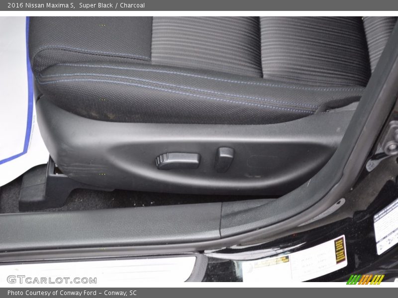 Super Black / Charcoal 2016 Nissan Maxima S
