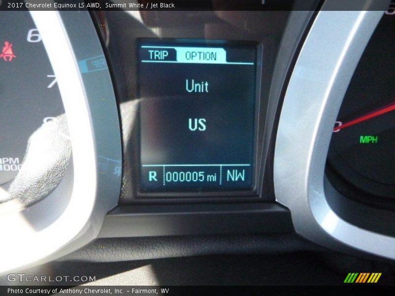 Summit White / Jet Black 2017 Chevrolet Equinox LS AWD