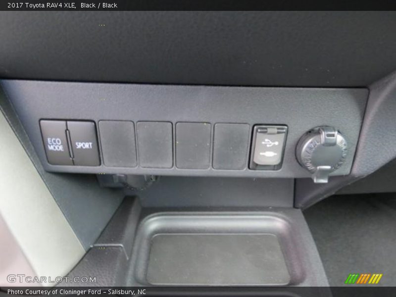 Black / Black 2017 Toyota RAV4 XLE