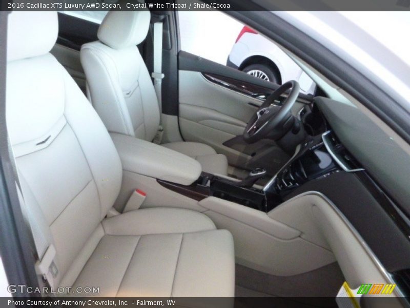 Crystal White Tricoat / Shale/Cocoa 2016 Cadillac XTS Luxury AWD Sedan