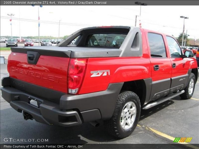 Victory Red / Gray/Dark Charcoal 2005 Chevrolet Avalanche Z71 4x4