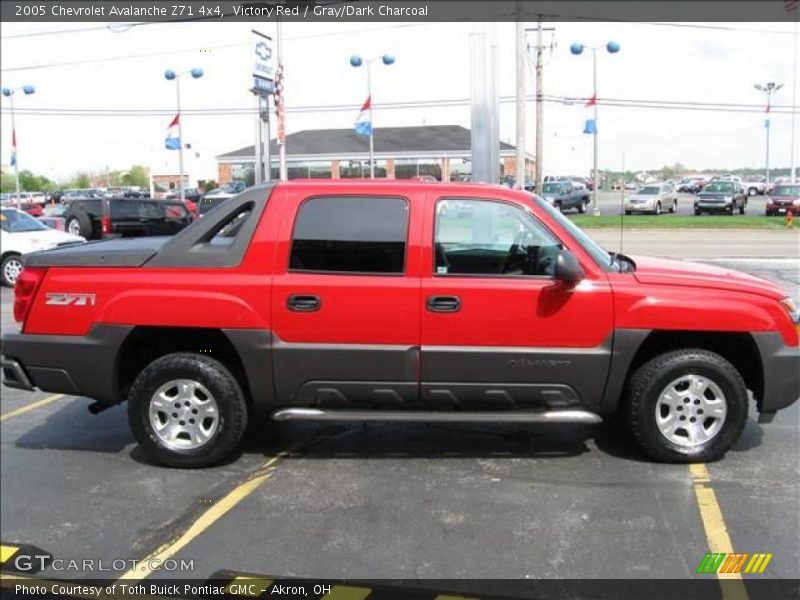 Victory Red / Gray/Dark Charcoal 2005 Chevrolet Avalanche Z71 4x4
