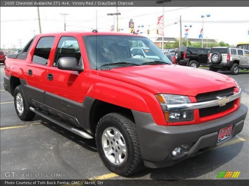 Victory Red / Gray/Dark Charcoal 2005 Chevrolet Avalanche Z71 4x4