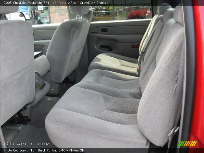Victory Red / Gray/Dark Charcoal 2005 Chevrolet Avalanche Z71 4x4