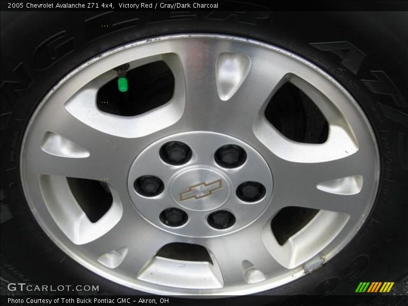 Victory Red / Gray/Dark Charcoal 2005 Chevrolet Avalanche Z71 4x4