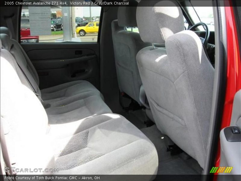 Victory Red / Gray/Dark Charcoal 2005 Chevrolet Avalanche Z71 4x4