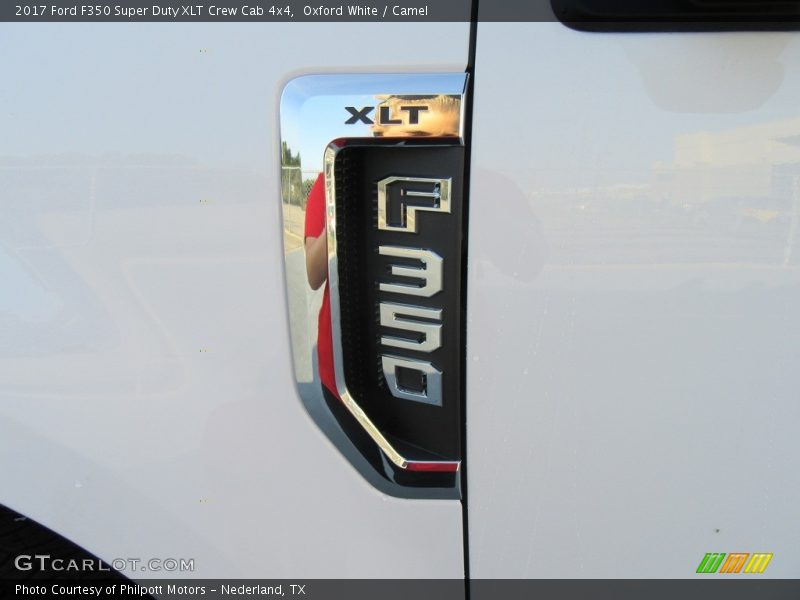  2017 F350 Super Duty XLT Crew Cab 4x4 Logo
