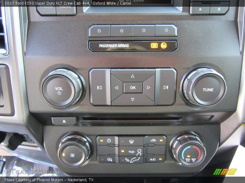Controls of 2017 F350 Super Duty XLT Crew Cab 4x4