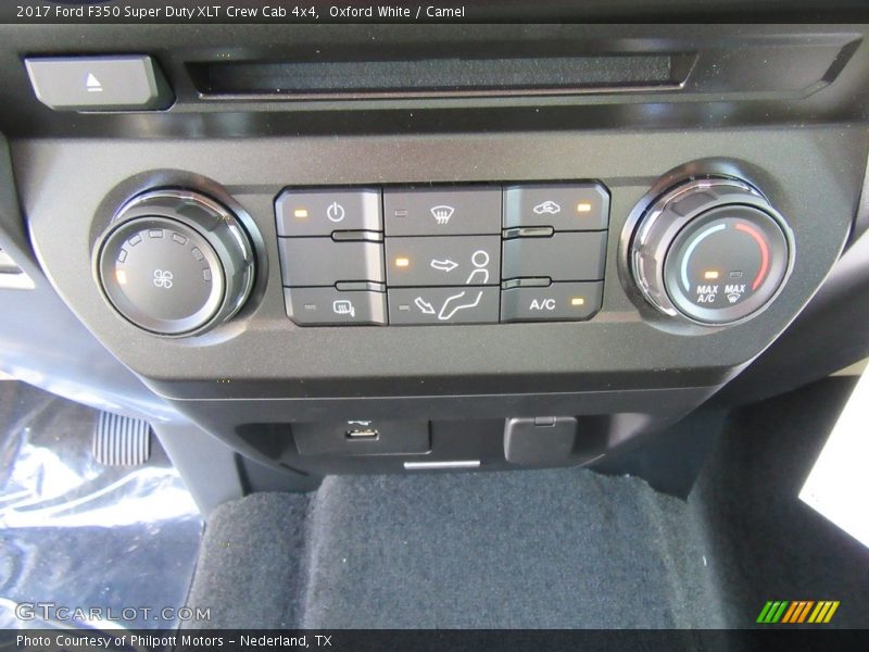 Controls of 2017 F350 Super Duty XLT Crew Cab 4x4