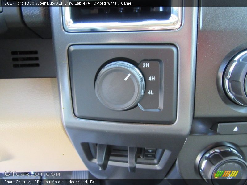 Controls of 2017 F350 Super Duty XLT Crew Cab 4x4