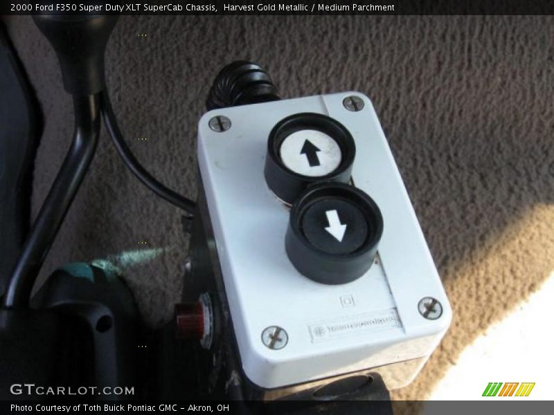 Harvest Gold Metallic / Medium Parchment 2000 Ford F350 Super Duty XLT SuperCab Chassis