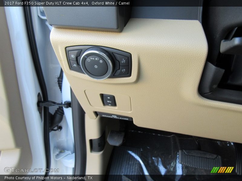 Controls of 2017 F350 Super Duty XLT Crew Cab 4x4