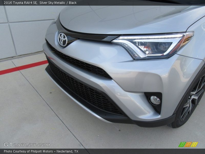 Silver Sky Metallic / Black 2016 Toyota RAV4 SE