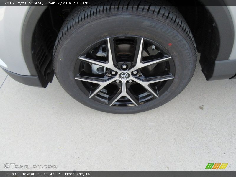 Silver Sky Metallic / Black 2016 Toyota RAV4 SE