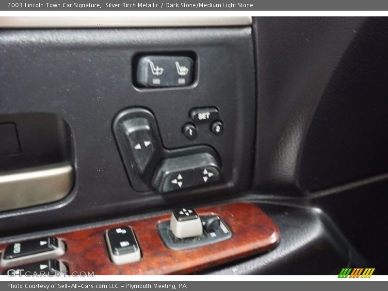 Silver Birch Metallic / Dark Stone/Medium Light Stone 2003 Lincoln Town Car Signature