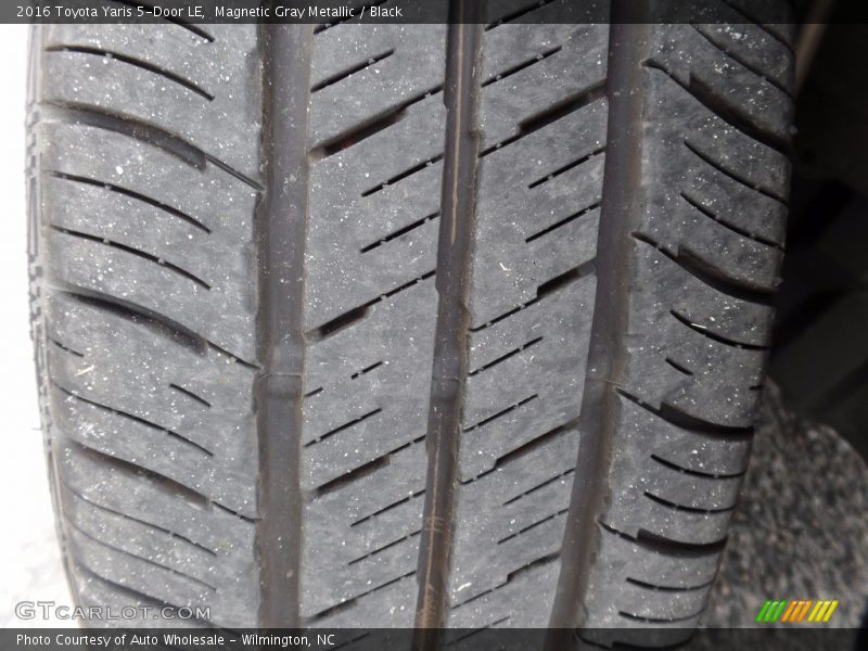 Magnetic Gray Metallic / Black 2016 Toyota Yaris 5-Door LE