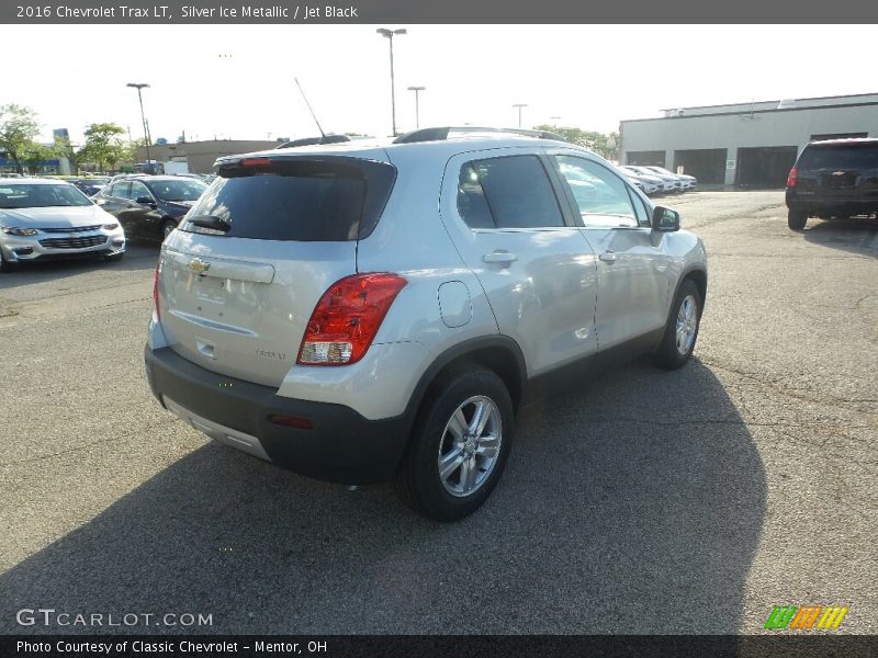 Silver Ice Metallic / Jet Black 2016 Chevrolet Trax LT