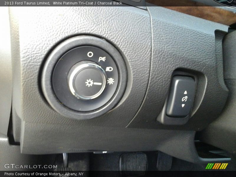 White Platinum Tri-Coat / Charcoal Black 2013 Ford Taurus Limited