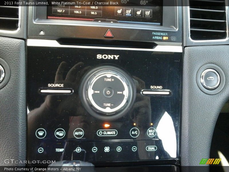 White Platinum Tri-Coat / Charcoal Black 2013 Ford Taurus Limited