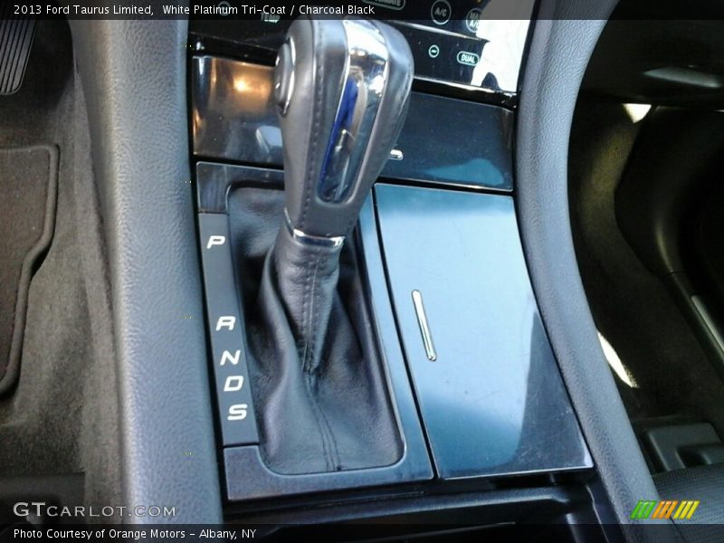 White Platinum Tri-Coat / Charcoal Black 2013 Ford Taurus Limited