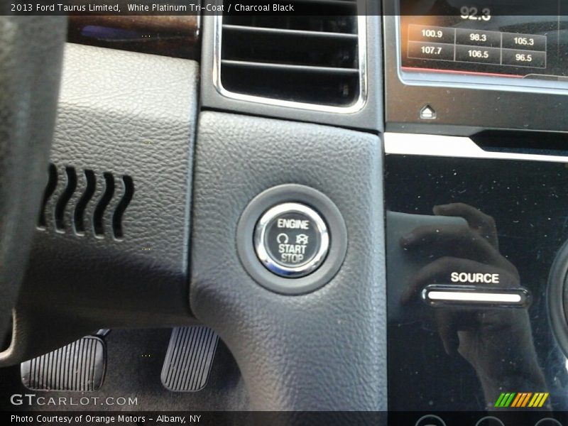 White Platinum Tri-Coat / Charcoal Black 2013 Ford Taurus Limited