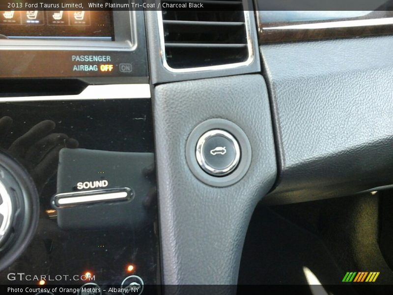 White Platinum Tri-Coat / Charcoal Black 2013 Ford Taurus Limited
