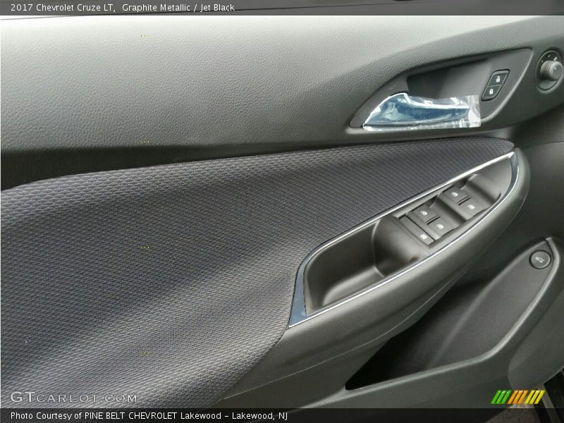 Graphite Metallic / Jet Black 2017 Chevrolet Cruze LT