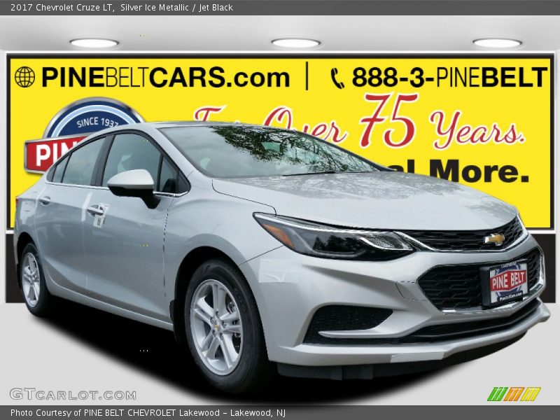 Silver Ice Metallic / Jet Black 2017 Chevrolet Cruze LT