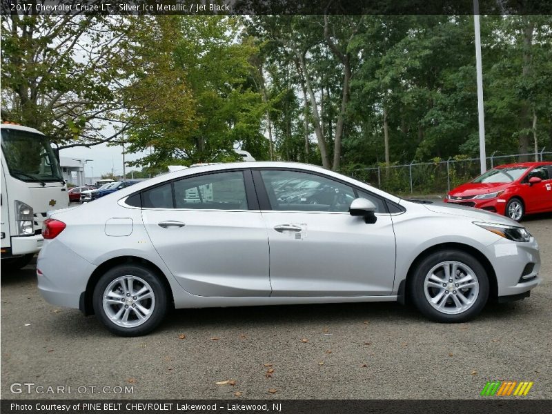 Silver Ice Metallic / Jet Black 2017 Chevrolet Cruze LT
