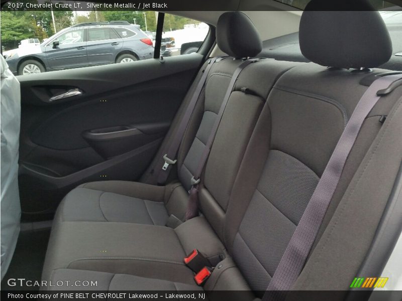 Silver Ice Metallic / Jet Black 2017 Chevrolet Cruze LT