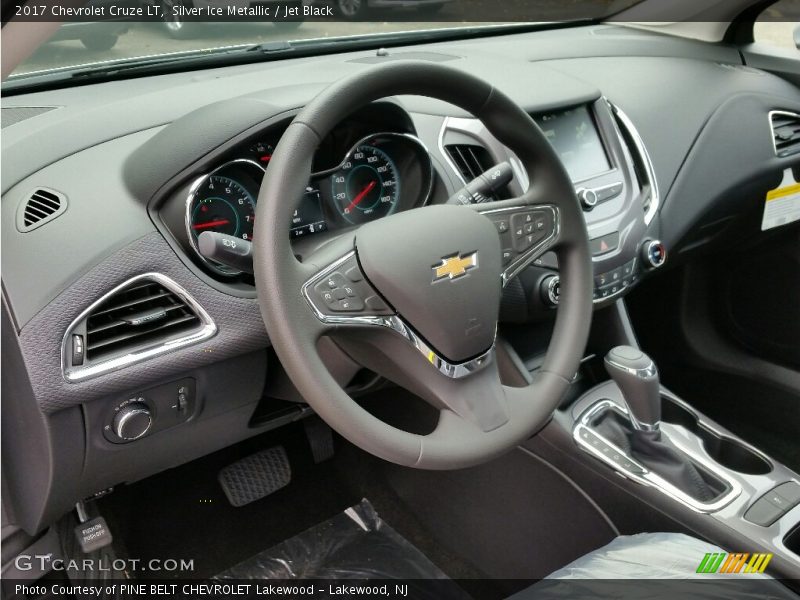 Silver Ice Metallic / Jet Black 2017 Chevrolet Cruze LT
