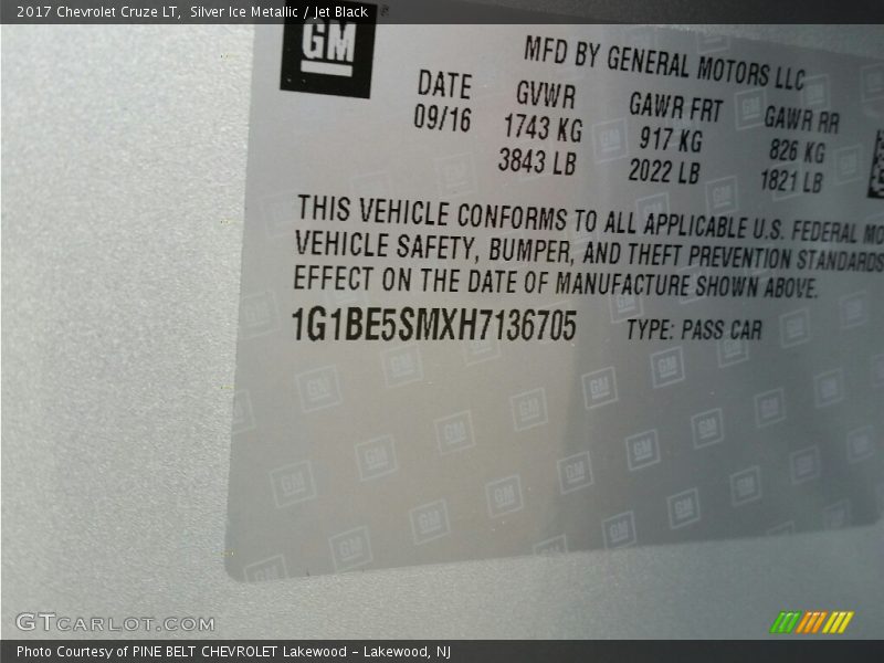 Silver Ice Metallic / Jet Black 2017 Chevrolet Cruze LT