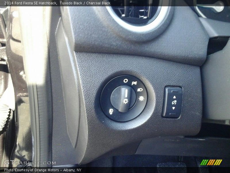 Tuxedo Black / Charcoal Black 2014 Ford Fiesta SE Hatchback