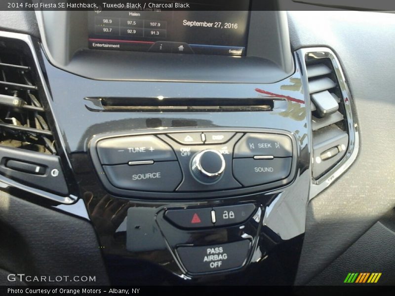 Tuxedo Black / Charcoal Black 2014 Ford Fiesta SE Hatchback