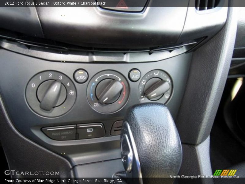 Oxford White / Charcoal Black 2012 Ford Focus S Sedan