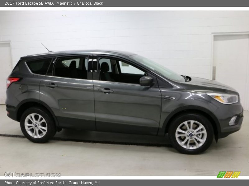 Magnetic / Charcoal Black 2017 Ford Escape SE 4WD