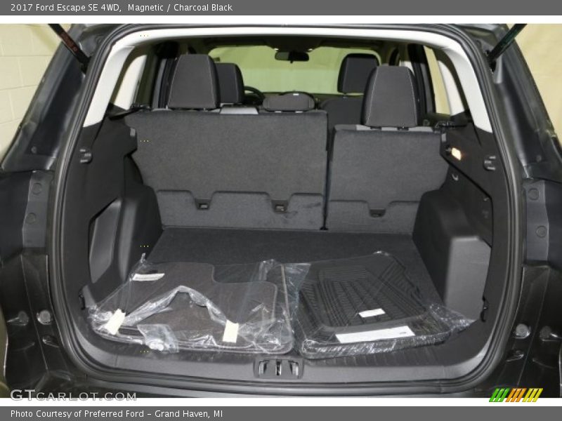Magnetic / Charcoal Black 2017 Ford Escape SE 4WD