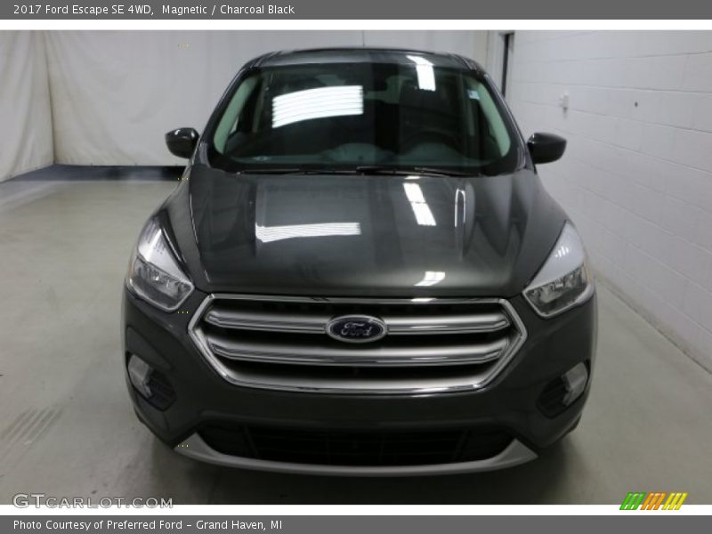 Magnetic / Charcoal Black 2017 Ford Escape SE 4WD