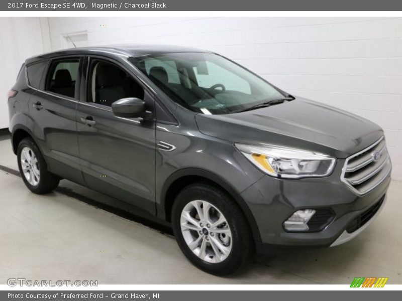 Magnetic / Charcoal Black 2017 Ford Escape SE 4WD