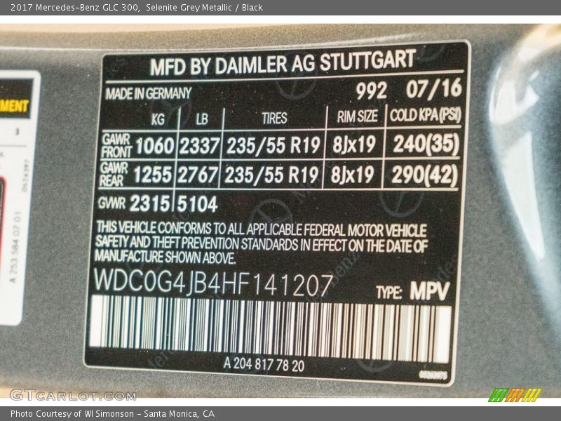 Selenite Grey Metallic / Black 2017 Mercedes-Benz GLC 300