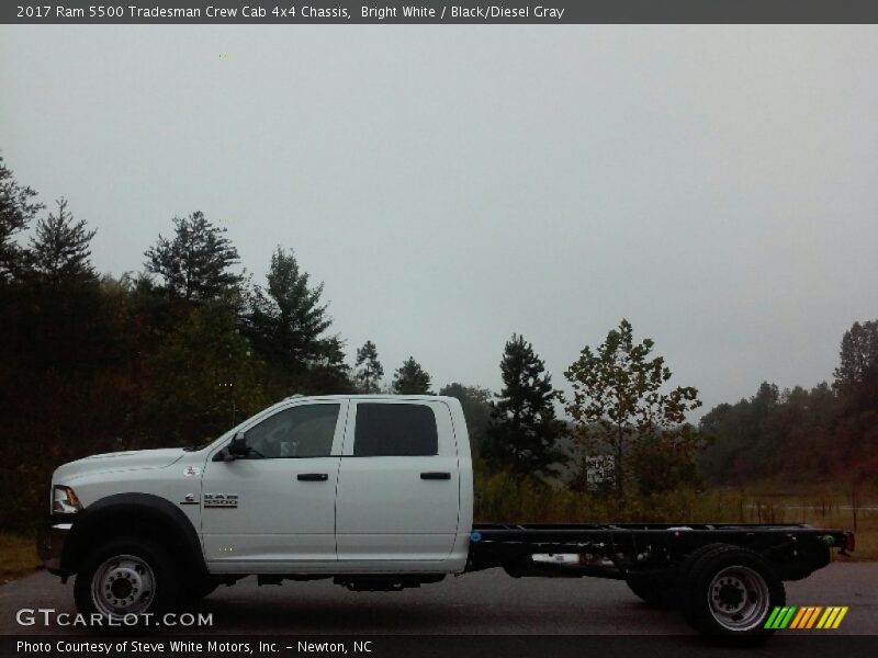  2017 5500 Tradesman Crew Cab 4x4 Chassis Bright White